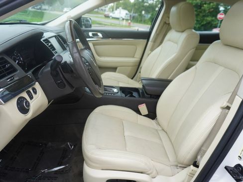 Used 2013 Lincoln MKS FWD image 9