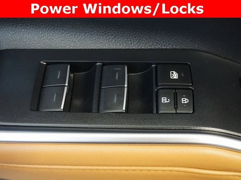 Used 2024 Toyota Highlander Platinum image 6