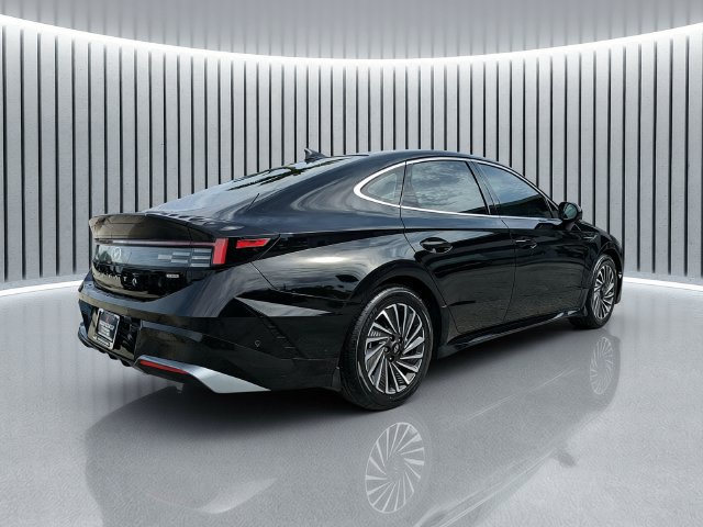 Used 2025 Hyundai Sonata Limited FWD image 4