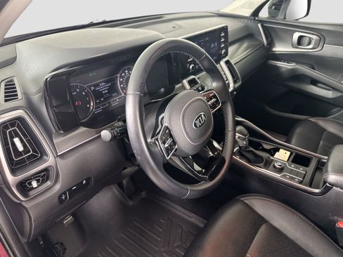 Used 2021 Kia Sorento S image 9