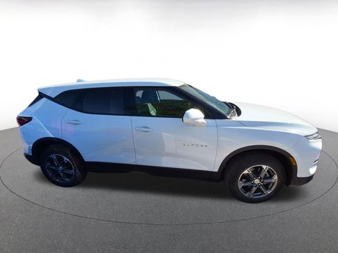 Used 2025 Chevrolet Blazer LT FWD image 8