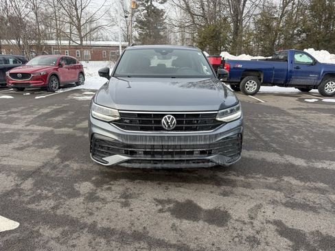 Used 2023 Volkswagen Tiguan SE R-Line image 2