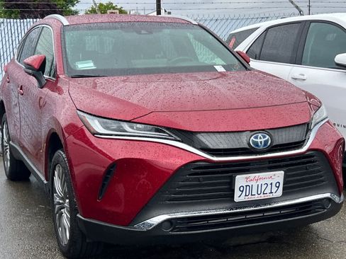 Used 2022 Toyota Venza XLE AWD/4WD image 3