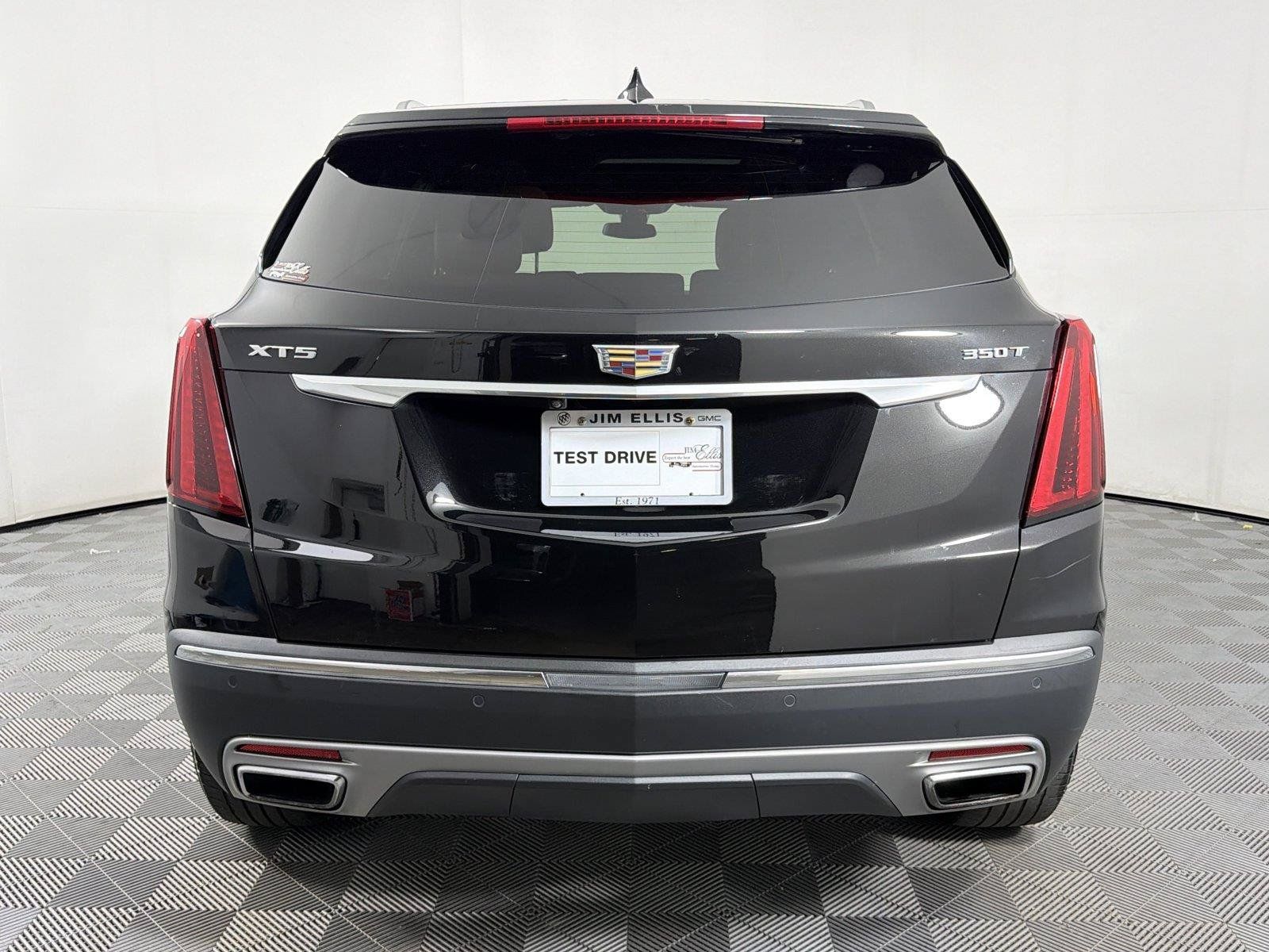 Certified 2023 Cadillac XT5 Premium Luxury w/ LPO, Floor Liner Package FWD image 5