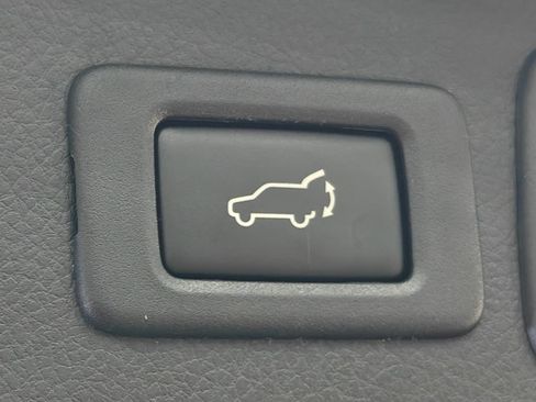Used 2015 Subaru Forester 2.5i Limited AWD/4WD image 32