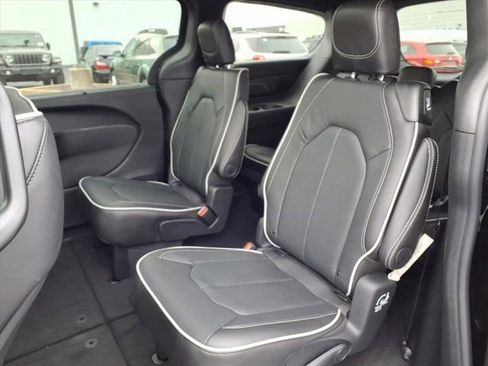 New 2026 Chrysler Pacifica Limited w/ S Appearance Package image 15