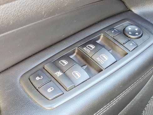 Used 2015 Jeep Grand Cherokee Laredo image 25