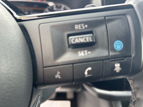 Used 2023 Nissan Pathfinder SL w/ Black Appearance Package AWD/4WD image 22