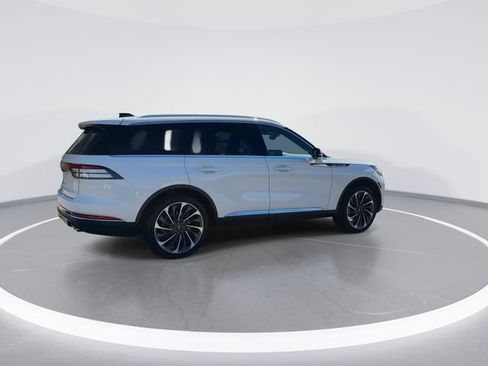 Used 2025 Lincoln Aviator Reserve AWD/4WD image 8