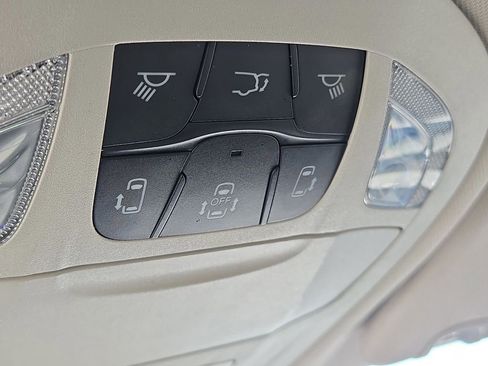 Used 2023 Chrysler Voyager LX image 29