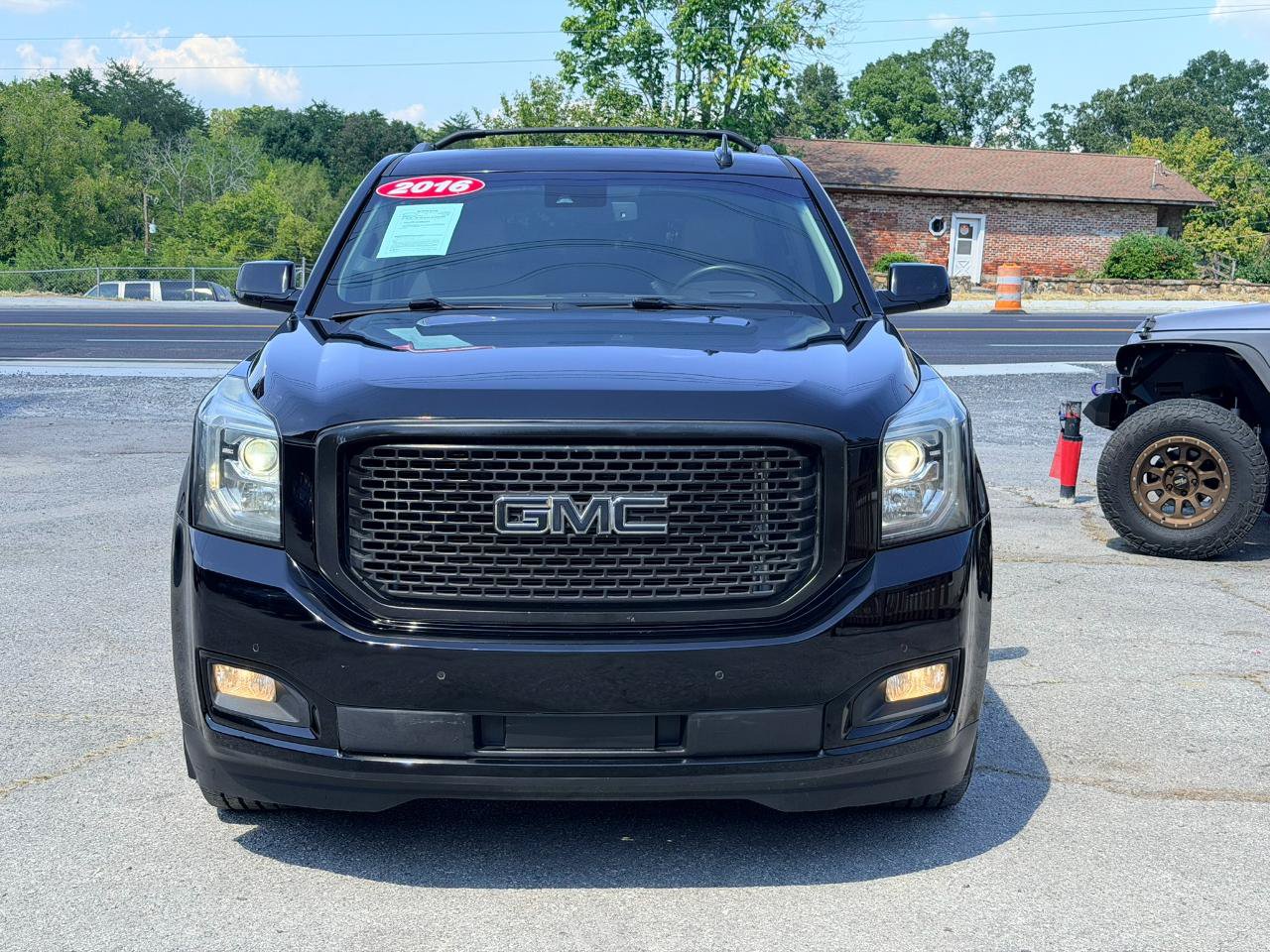 Used 2016 GMC Yukon XL Denali AWD/4WD image 2