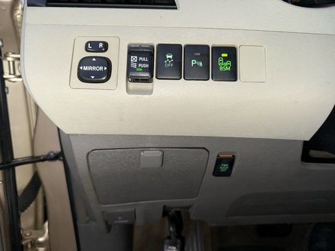 Used 2014 Toyota Sienna XLE image 34