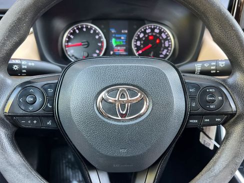 Certified 2021 Toyota RAV4 LE FWD image 23