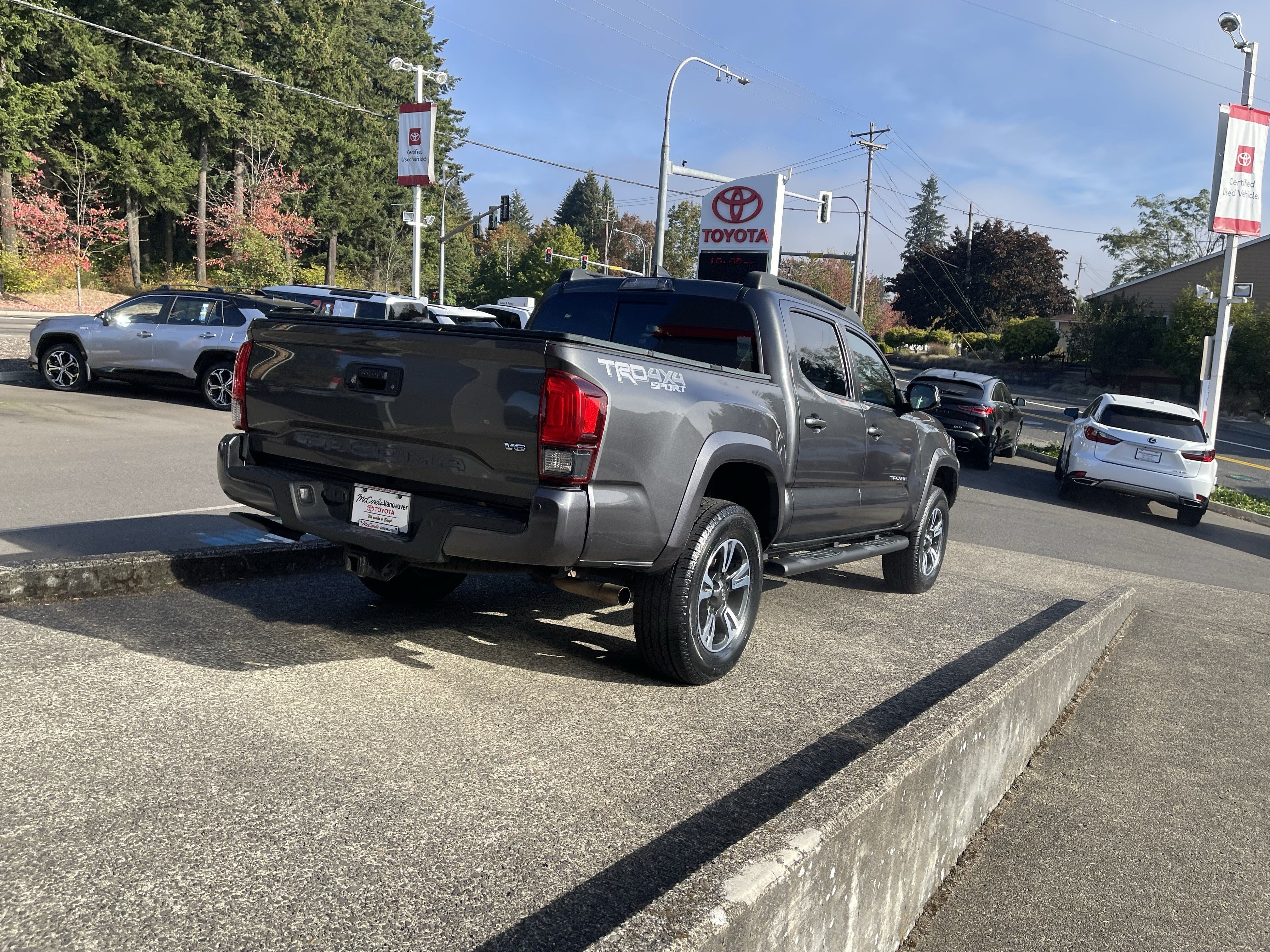 Certified 2019 Toyota Tacoma TRD Sport w/ Technology Package AWD/4WD image 7
