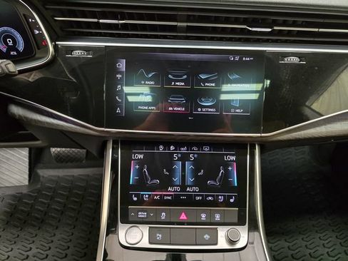 Used 2020 Audi Q8 Premium Plus w/ Premium Plus Package AWD/4WD image 19