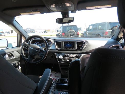 Used 2020 Chrysler Pacifica Touring w/ S Appearance Package image 21