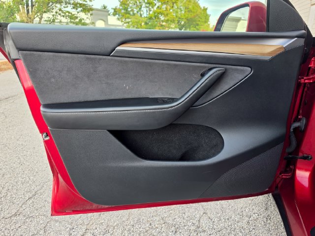 Used 2024 Tesla Model Y Long Range AWD/4WD image 21