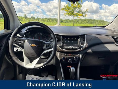 Used 2019 Chevrolet Trax LT w/ LT Convenience Package AWD/4WD image 2