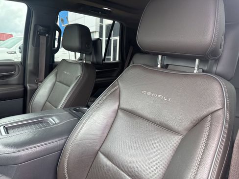 Used 2021 GMC Yukon Denali w/ Denali Premium Package AWD/4WD image 18