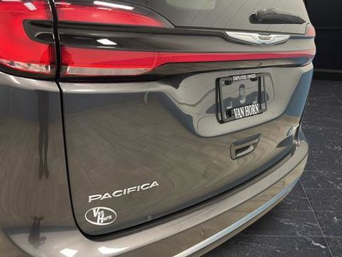 Used 2023 Chrysler Pacifica Pinnacle FWD image 43