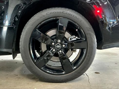 Used 2023 Land Rover Defender 130 X-Dynamic SE image 12