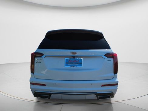 Used 2022 Cadillac XT6 Premium Luxury w/ Technology Package FWD image 6