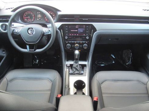 Used 2022 Volkswagen Passat 2.0T SE image 3