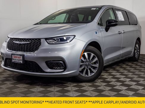 Used 2024 Chrysler Pacifica Limited FWD image 2