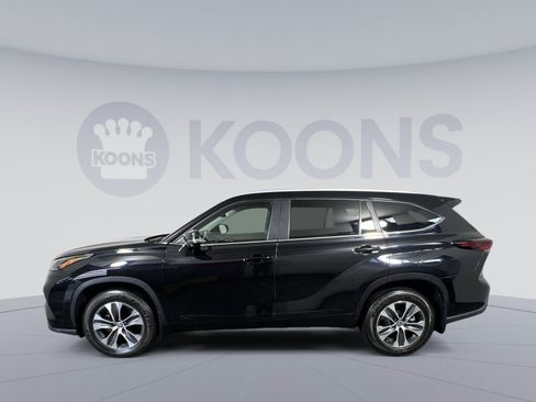 Used 2024 Toyota Highlander XLE AWD/4WD image 7