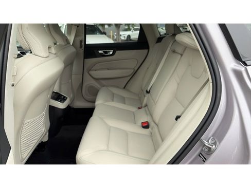 New 2026 Volvo XC60 B5 Ultra w/ Climate Package image 9