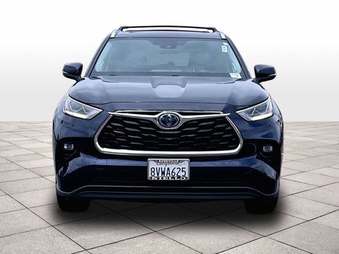Used 2021 Toyota Highlander Limited AWD/4WD image 3