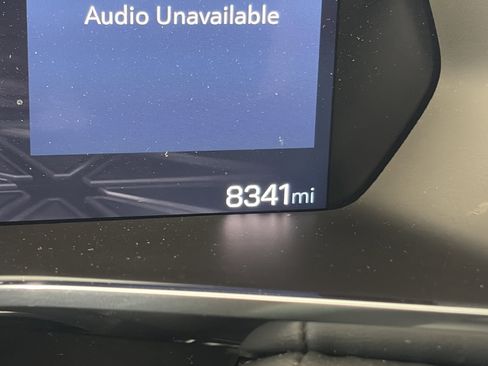 Used 2024 GMC Canyon Elevation w/ Elevation Premium Package AWD/4WD image 5