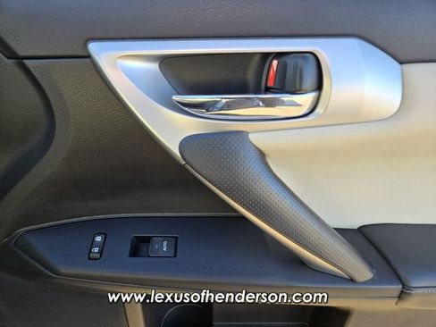 Used 2013 Lexus CT 200h image 18