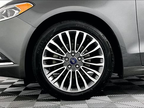 Used 2017 Ford Fusion SE w/ Fusion SE Technology Package AWD/4WD image 8