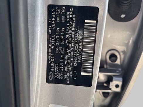 Used 2025 Hyundai Venue SEL FWD image 29