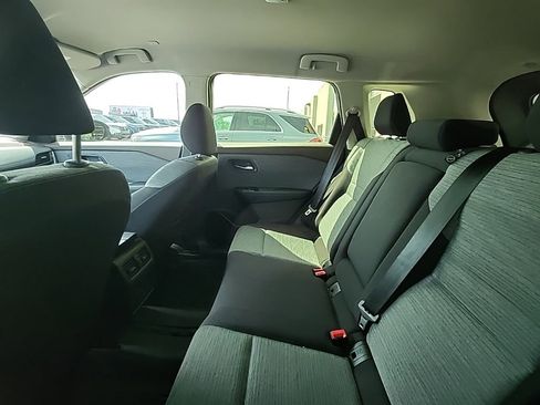 Used 2023 Nissan Rogue SV image 5