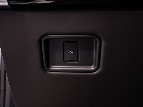 New 2026 Land Rover Range Rover SE image 40