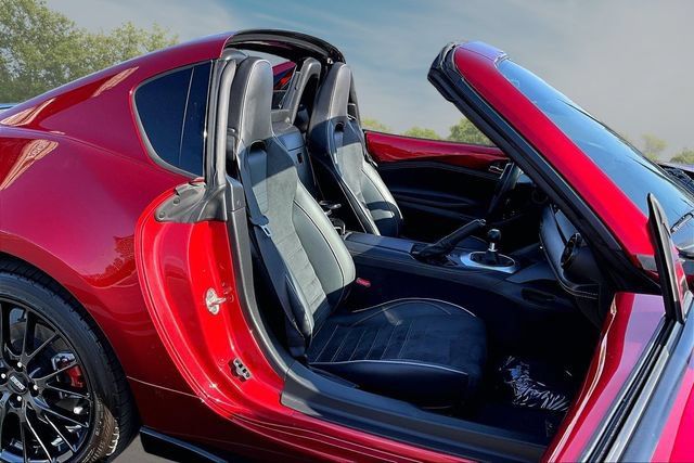 Used 2025 MAZDA MX-5 Miata RF Club w/ Weather Package RWD image 25