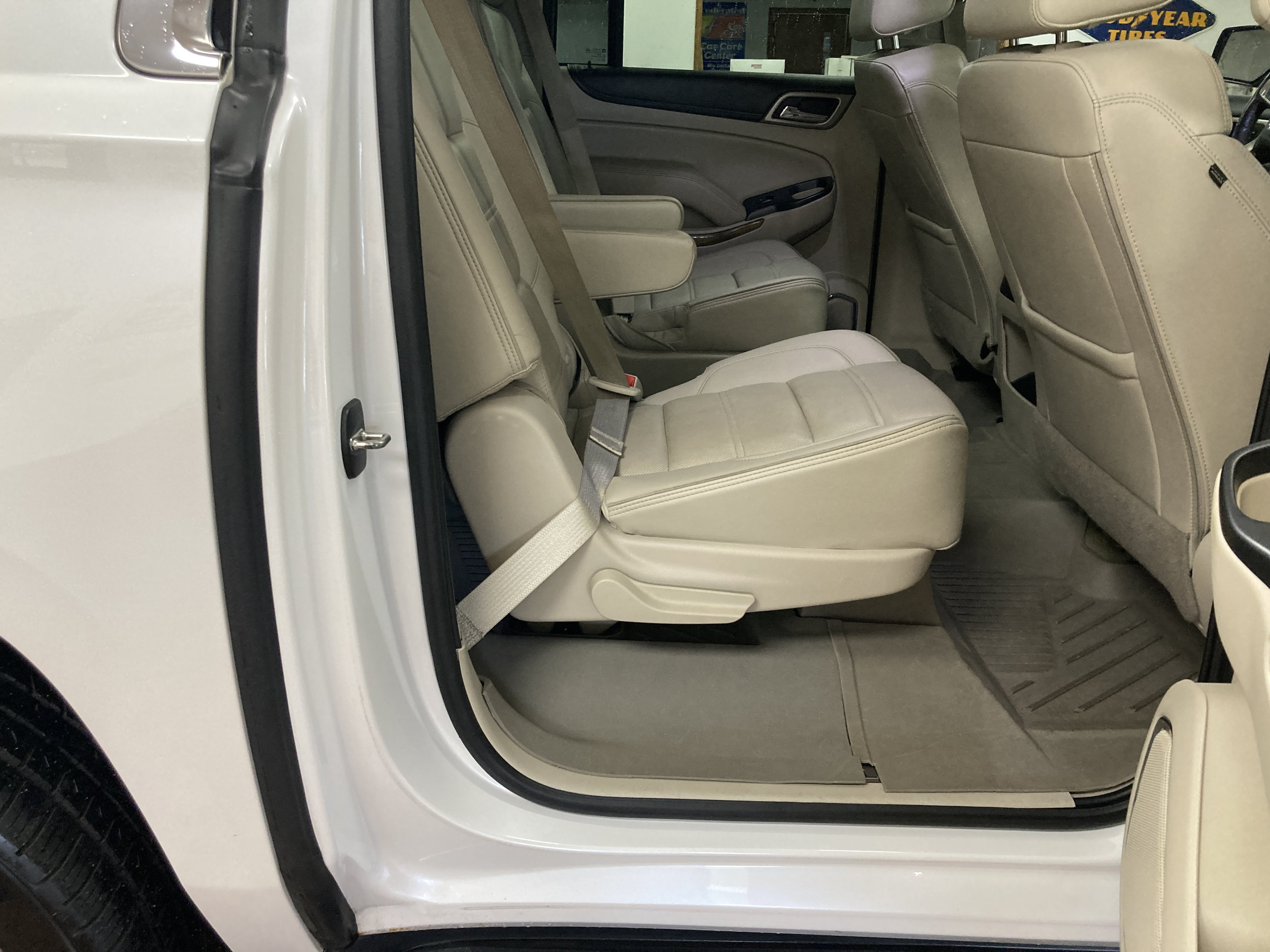 Used 2021 GMC Yukon SLT w/ SLT Premium Package AWD/4WD image 18