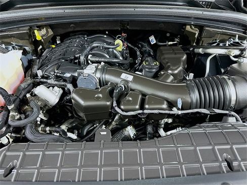 Used 2024 Jeep Grand Cherokee Limited w/ Black Appearance Package image 17