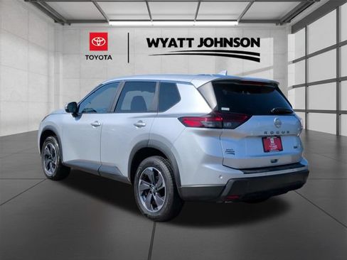 Used 2024 Nissan Rogue SV FWD image 3