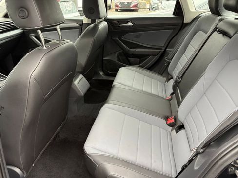 Used 2025 Volkswagen Jetta SE image 24
