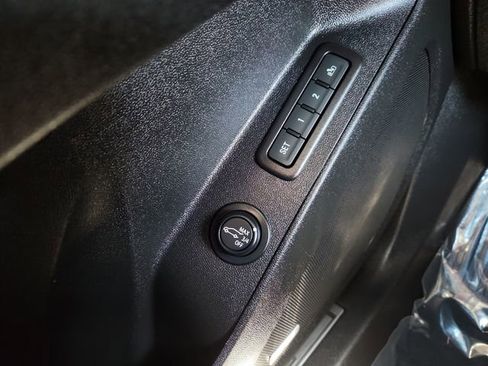 Used 2022 Chevrolet Equinox Premier FWD image 40