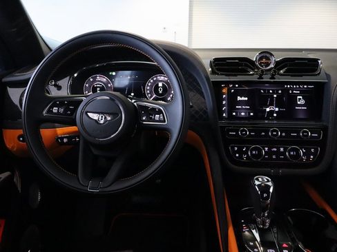 Used 2025 Bentley Bentayga image 9