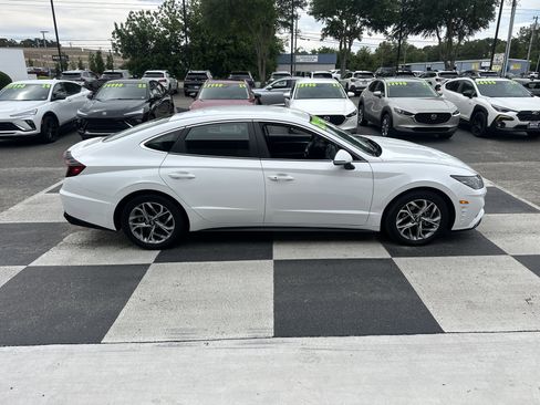 Used 2023 Hyundai Sonata SEL FWD image 3