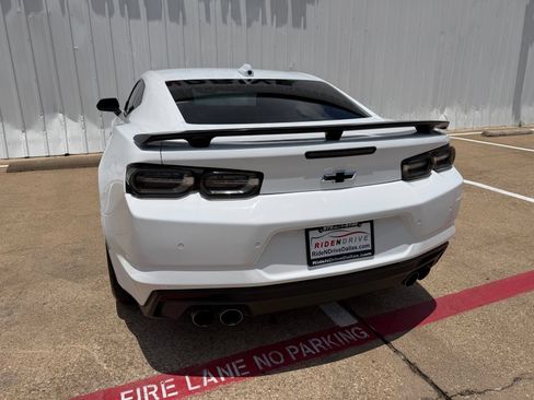 Used 2022 Chevrolet Camaro SS RWD image 5