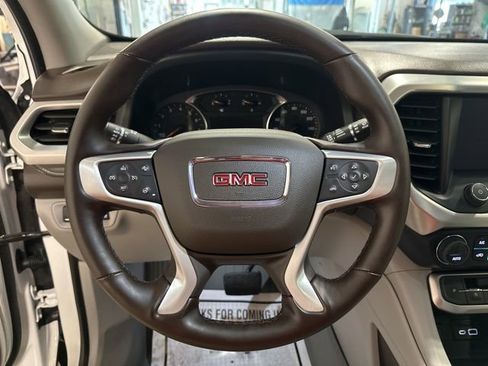 Used 2023 GMC Acadia SLT w/ Preferred Package FWD image 18