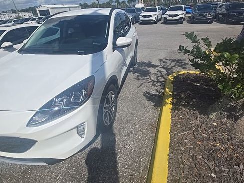 Used 2022 Ford Escape SEL w/ Technology Package image 2