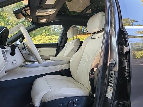 Used 2023 Genesis Electrified GV70 AWD/4WD image 5