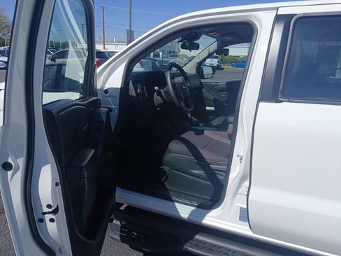 Used 2025 Nissan Frontier S AWD/4WD image 7